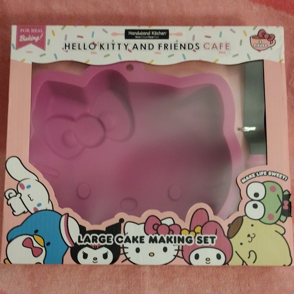 Hello Kitty and Friends Cafe Cake Baking Set - Picture 2 of 4